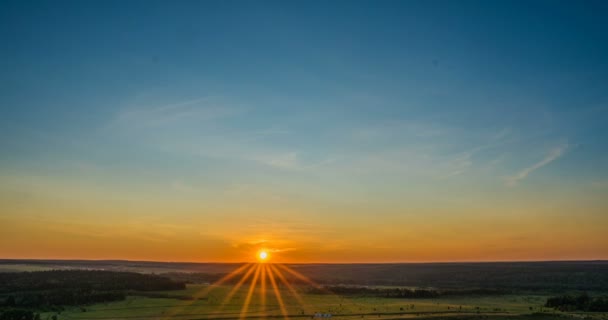 Hermoso atardecer timelapse atardecer cielo de noche — Vídeo de stock