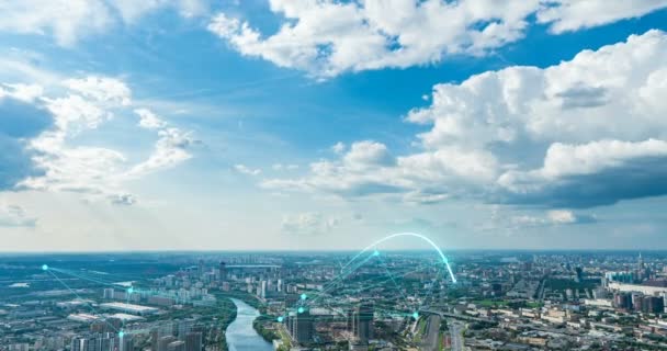 Cidade de lapso de tempo aéreo no verão diurno com elementos futuristas de telecomunicações, conceito de cidade inteligente, Moscou na vista aérea de verão — Vídeo de Stock