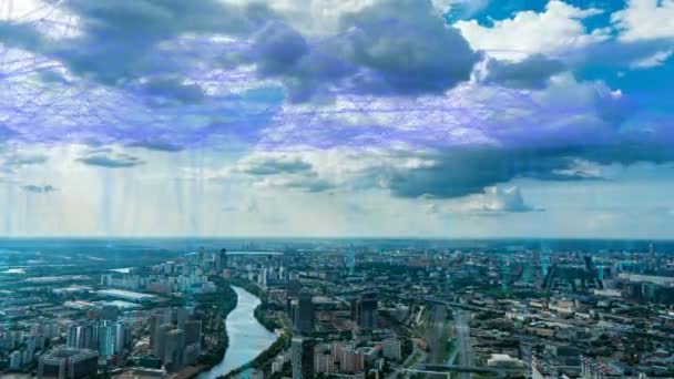 Paisaje urbano de lapso de tiempo aéreo en el día de verano con elementos futuristas de telecomunicaciones, concepto de ciudad inteligente, Moscú en vista aérea de verano — Vídeo de stock