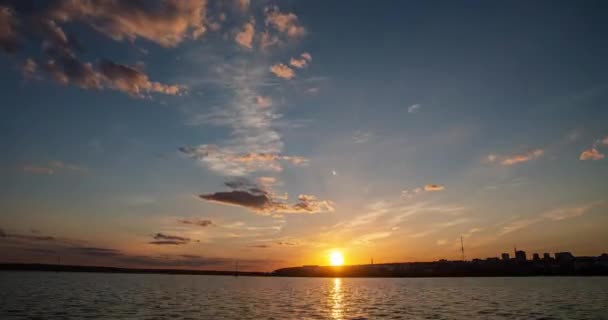 Romantic colorful sunset on the sea. Against the background of the sea, the sun sets, blue and orange clouds flow in the sky. Majestic summer landscape. landscape sunset time lapse, video loop — Stock Video