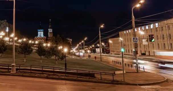 Rusya, Udmurt Cumhuriyeti, İzhevsk, St. Michaels Katedrali, zaman aşımı, İzhevsk 'teki güzel manzara. — Stok video