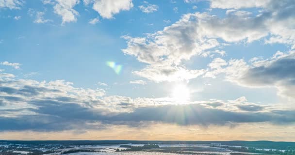 Simultaneous movement of clouds of different levels, time intervals, beautiful pre-sunset landscape loop video — Stock Video