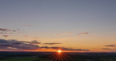 Sahada şafak söküyor, güzel sonbahar şafağı