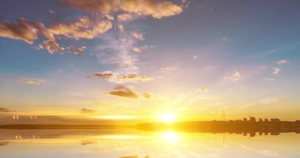 Futuristischen Hintergrund bestehend aus Zeitraffer Meer Sonnenuntergang Szene Zeitraffer Video-Schleife und ihre Reflexion, Video-Schleife — Stockvideo
