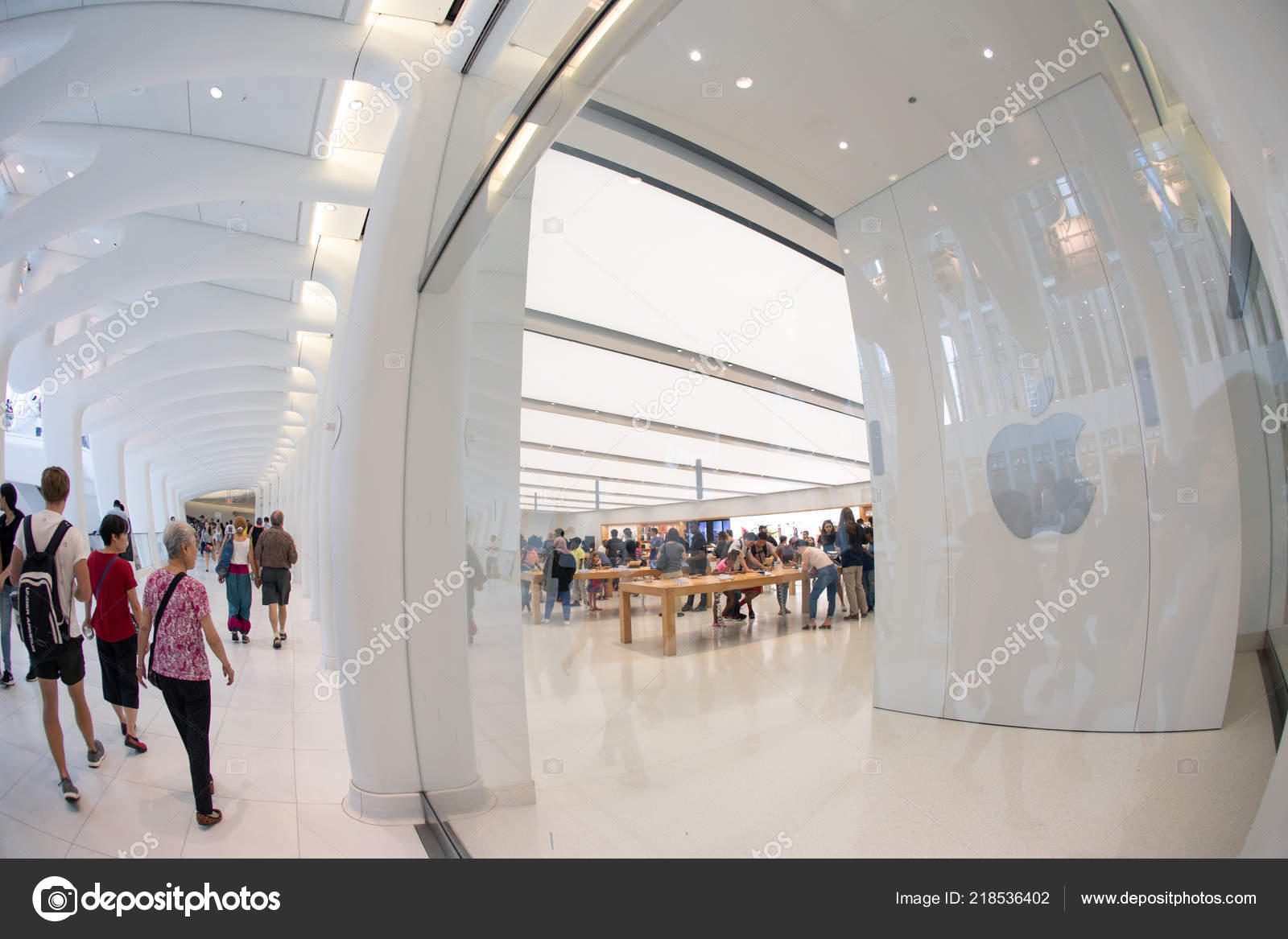 New York August 2018 Apple Store Im Oculus World Trade