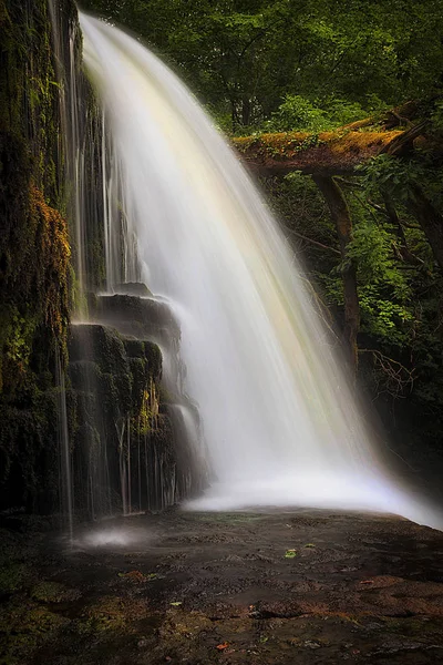 Cascada Sgwd Clun Gwyn Una Enorme Cascada Río Mellte Cerca —  Fotos de Stock