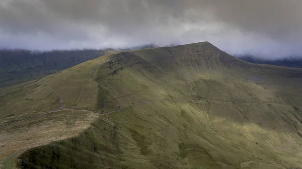 Pico Montaña Llamado Cribyn 795M Altura Entre Ventilador Ventilador Grande — Foto de Stock