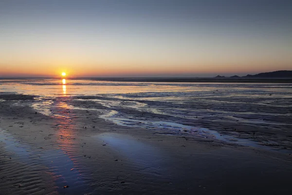 Wschód Słońca Nad Swansea Bay Odpływu Wyświetlono Mumbles Latarnia Morska — Zdjęcie stockowe
