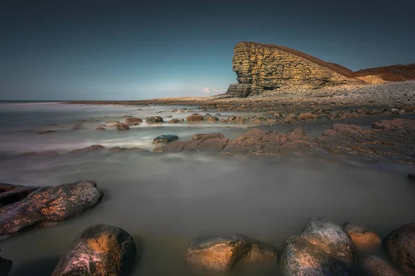 英国サウスウェールズ州ナッシュポイントのヘリテージコーストで 崖の顔のような ウェールズ スフィンクス が特徴です — ストック写真