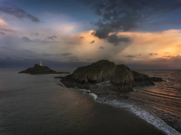 Zachte Wolken Schemering Mumbles Vuurtoren Swansea Zuid Wales — Stockfoto