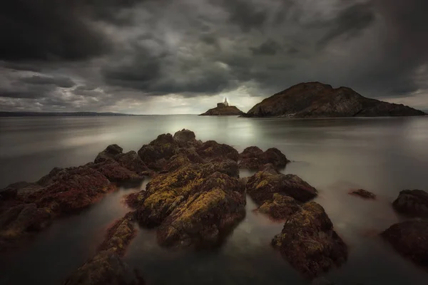 Storm Clouds Mumbles Lighthousedramatic Storm Clouds Swansea Bay Mumbles Lighthouse — Stock Photo, Image