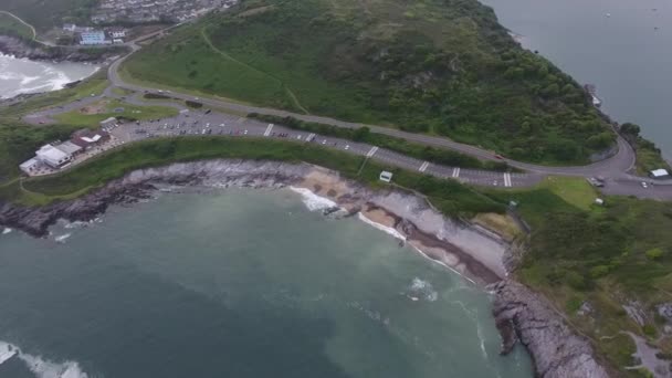 エディトリアルスウォンジー 2019年6月17日 受賞歴のあるブレスレットベイと駐車場の航空写真 スウォンジー 南ウェールズ 英国のガウワー半島の日の出を見て人気 — ストック動画