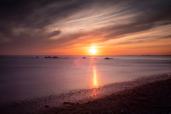 Zachód Słońca Skałach Podczas Przypływu Sker Beach Pobliżu Porthcawl Południowa — Zdjęcie stockowe