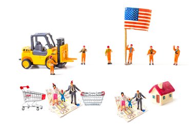 4 Temmuz Bağımsızlık Günü münasebetiyle beyaz arka planda izole edilmiş minyatür işçiler..