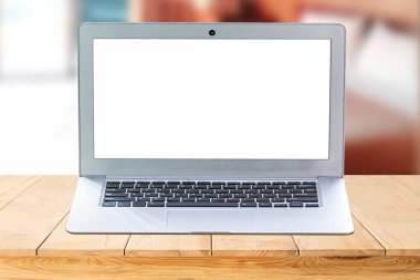 Tahta üzerine yazdığınız metin için boş kopya alanı olan dizüstü bilgisayar ya da defter reklam gösterisi ya da reklam pazarlama kavramı için bulanık yatak odası arkaplanı üzerinde makas yapın. 