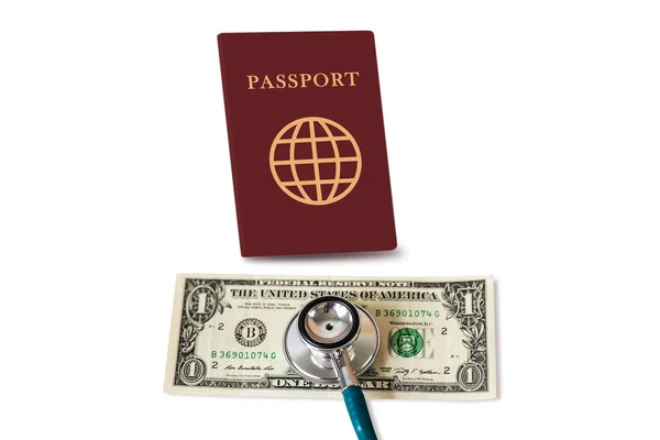 带白色背景护照的美元钞票听诊器 — 图库照片