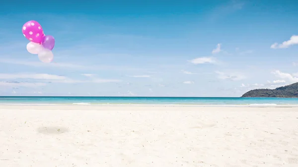 Globo Soplo Viento Playa Arena Blanca Con Hermoso Mar Azul — Foto de Stock