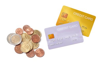 beyaz arka planda euro para banknotu ile demo kredi kartı ile modelleme.