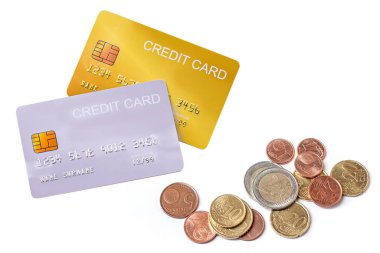 beyaz arka planda euro para banknotu ile demo kredi kartı ile modelleme.