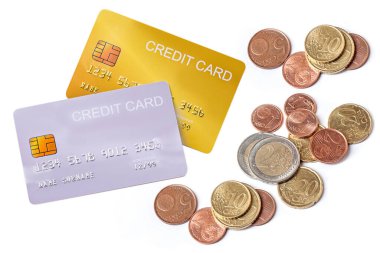 beyaz arka planda euro para banknotu ile demo kredi kartı ile modelleme.