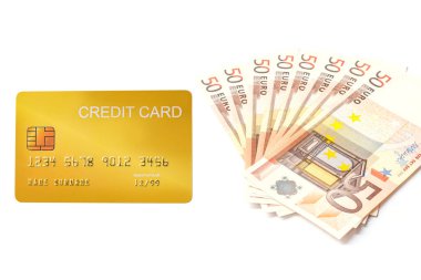 beyaz arka planda euro para banknotu ile demo kredi kartı ile modelleme.