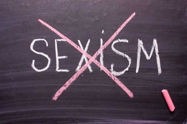 Stop Sexism 칠판에 쓰여져 있습니다 평등의 — 스톡 사진
