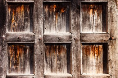 Eski koyu kahverengi grunge doğal vintage ahşap arka plan. Rustik kapılar