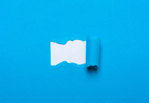 Fundo Azul Papel Com Espaço Branco Rasgado Para Mensagem Padrão — Fotografia de Stock