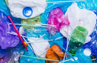 Arka plastik torba şişe kullanılan. Tr kullanarak kavramı