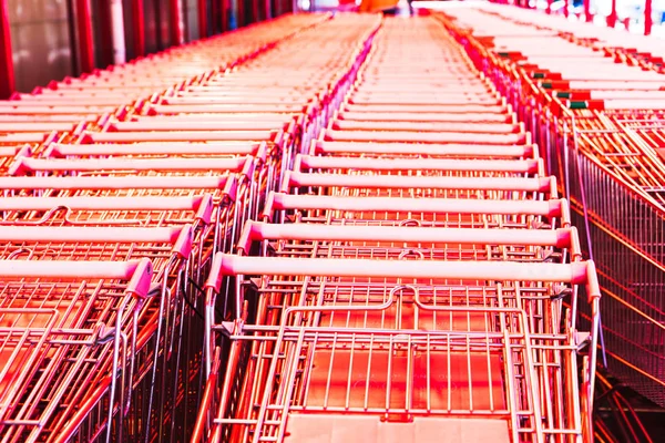 Trolleys for goods in a row from the store, supermarket. — Stock Photo, Image