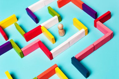 Labirentteki insan kavramı, iş stratejisi, analitik fikirler, çözümler arayışı. Beyin fırtınası.