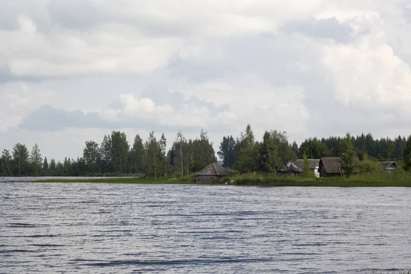 Een Dorpje Aan Het Meer — Stockfoto