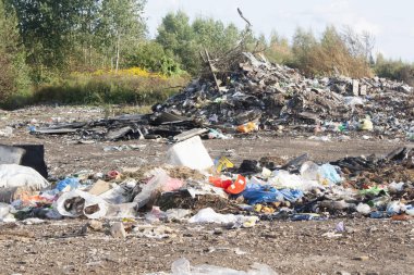 kırsal kesimde büyük çöplüğü