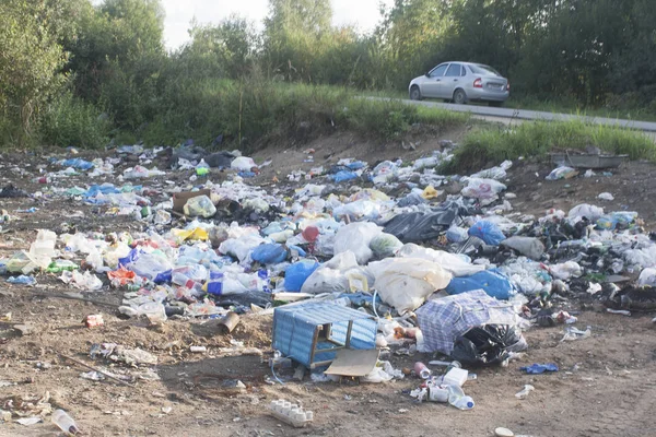 Wysypisko Śmieci Pobliżu Drogach — Zdjęcie stockowe