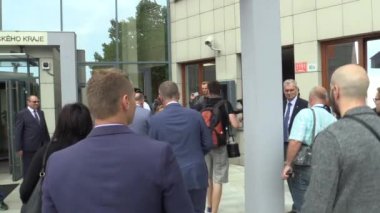 Olomouc, Çek Cumhuriyeti, 15 Mayıs 2018: Çek Başbakan Andrej Babis Olomouc bölgesinde, otantik ve gerçek, siyasi görüşmeler steadycam, gazeteciler ve fotoğrafçılar gelir