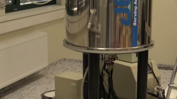 Kärnmagnetisk Resonans Nmr Spectrometers För Strukturanalys Genetiska Proton Proteiner Protein — Stockvideo