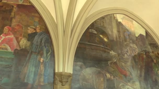 OLOMOUC, CZECH REPUBLIC, APRIL 15, 2018: Knights Hall in the town city hall of Olomouc, memorial, ceremonial and wedding room, motifs of Christian royal king and war history Czech, Moravia — Stock Video