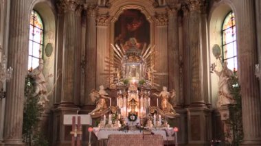 Olomouc, Çek Cumhuriyeti, 15 Nisan 2018: Olomouc Svaty Kopecek Kilisesi, Barok mimarisinin altar ve din, Katolik Hıristiyan kitle, süsleme dekorasyon