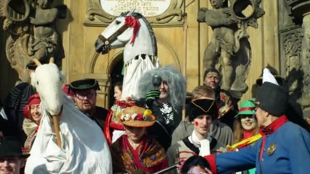 Carnaval Masopust Celebração Máscaras Desfile Olomouc Festival Perto Coluna Peste — Vídeo de Stock