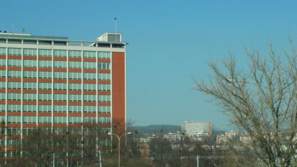 Olomouc, Tsjechië, 29 februari 2019: Zlin Bata administratieve wolkenkrabber in 1938 Tsjechië, cultureel monument, het gebouw landmark, belangrijke monumenten, schoeisel bedrijf — Stockvideo