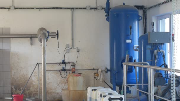 OLOMOUC, RÉPUBLIQUE TCHÈQUE, 24 OCTOBRE 2018 : Réservoir de station d'épuration des eaux usées, purification biochimique du phosphore principalement, sulfate ferreux de technologie moderne — Video