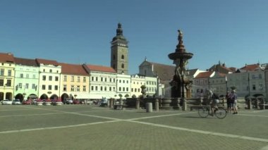 Ceske Budejovice, Çek Cumhuriyeti, Eylül 2, 2018: şehir ana kare Premysla Otakara II çek şehir Ceske Budejovice, günün hayatı, Samson Çeşme ve istirahat insanlar, kara kule gezi