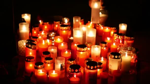 츠, 체코 공화국, 1 월 16 일, 2019: 1 월 Palach 학생 데모 레코딩 화재 50 년 주년을 기념, 촛불 타는 사람들은 슬픈, 체코슬로바키아의 1968 점령 — 비디오