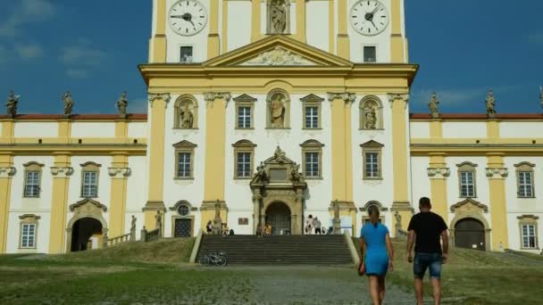 Basilika der Heimsuchung der Jungfrau Maria, olomouc auf der svaty kopecek Kirche, Tschechische Republik, Zierdekoration der barocken Architektur Wahrzeichen, nationales Kulturdenkmal — Stockvideo