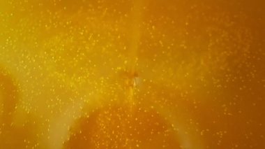 Ayçiçek yağı organik kalite bio, karıştırma ve çelik varil dökme, soğuk gıda ve kızarmış gıda maddeleri için, sağlıklı pişirme, altın tohumlar, vejetaryen mutfağı, dolum kase, kabarcıklar aktif