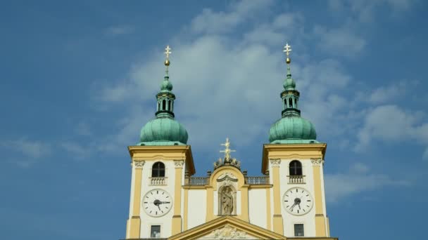 Basiliek van de Visitatie van de Maagd Maria, Olomouc op de Svaty Kopecek kerk, Tsjechië, ornamentatie decoratie van de barokke architectuur bezienswaardigheid, nationaal cultureel monument — Stockvideo