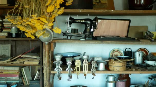OLOMOUC, CZECH REPUBLIC, SEPTEMBER 5, 2019: Traditional Moravia cottage old folk Hana with meat and cereal or poppy seed grinders, Kayser sewing machine, Interior of peasant and dishes glassful — Stock Video