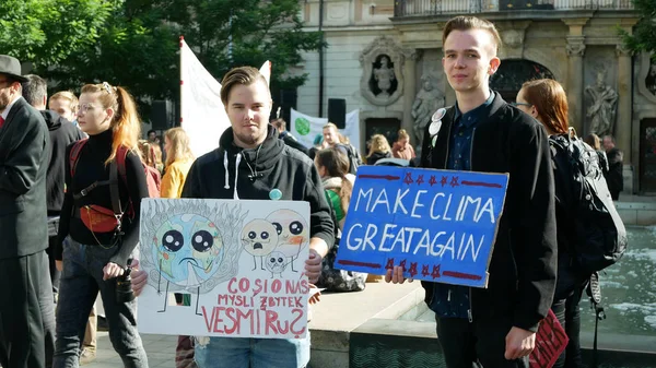 BRNO, CZECH REPUBLIC, SEPTEMBER 20, 2019: Friday for future, demonstration against climate change, banner sign make clima great again, people students ecology crowd and throng — ストック写真