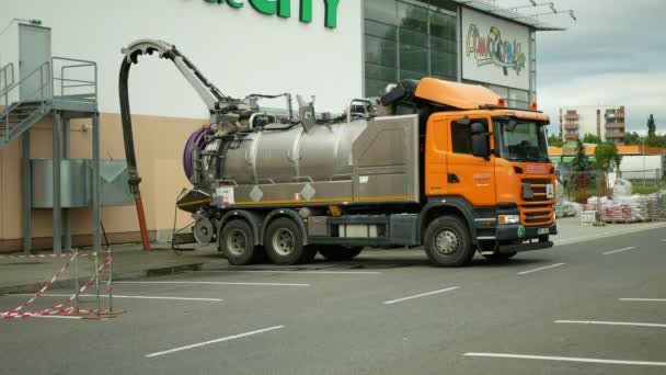 Olomouc República Checa Junho 2020 Esgoto Limpeza Tanque Caminhão Tubo — Vídeo de Stock