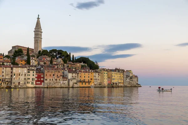 Rovinj town Hırvatistan'daki sunerise adlı Cityscape